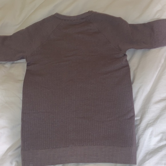 Lululemon top for $28, in size 6 - Picture 4 of 4